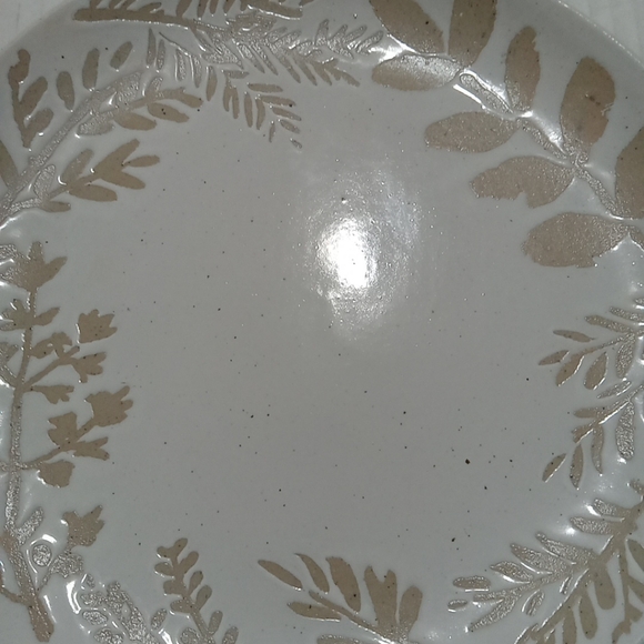 West elm plates  white and  beige - Picture 2 of 3